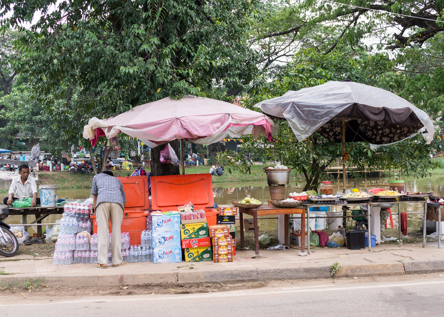 Garküchen und Stände fürs Fest