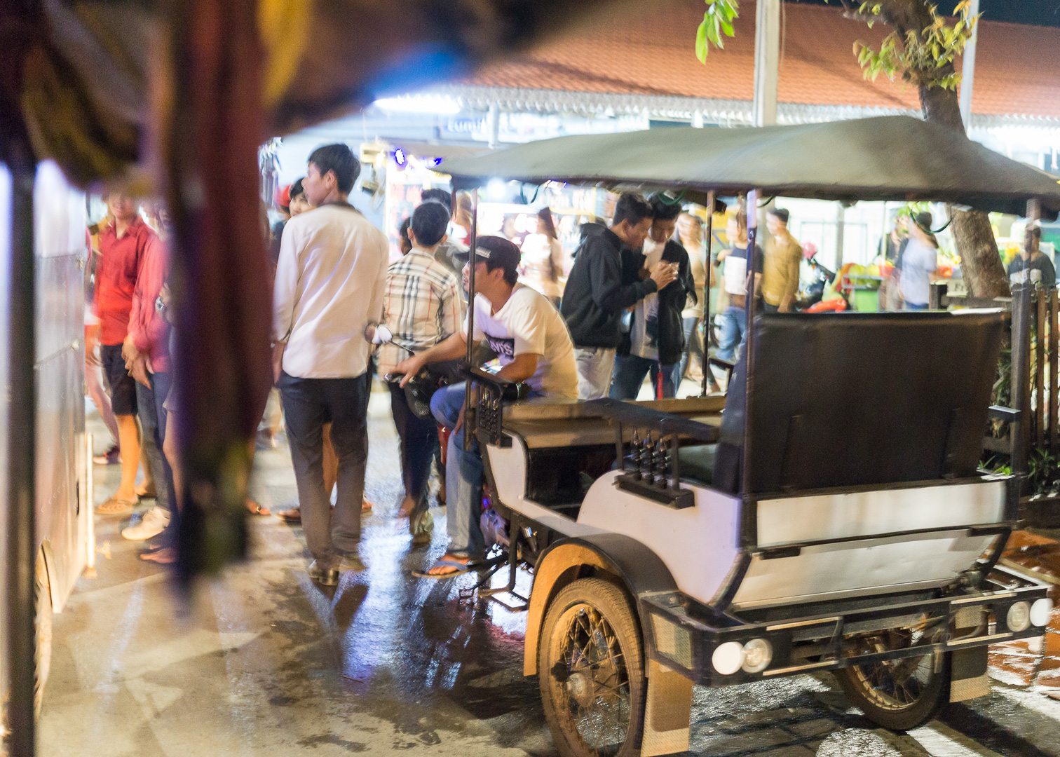 Ich, rauschig, am Heimweg an Halloween