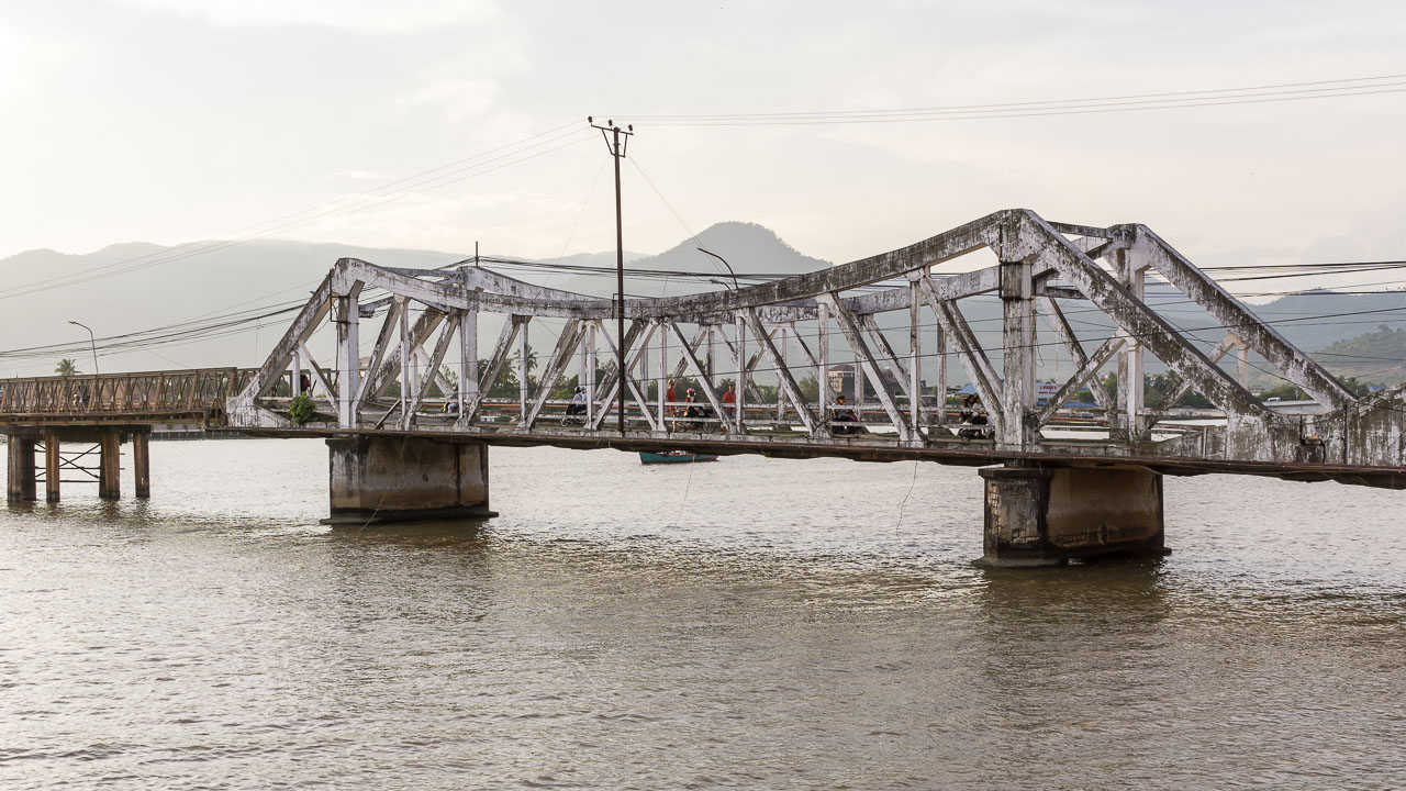 Die für Motorräder wiedereröffnete ‘Old Bridge’