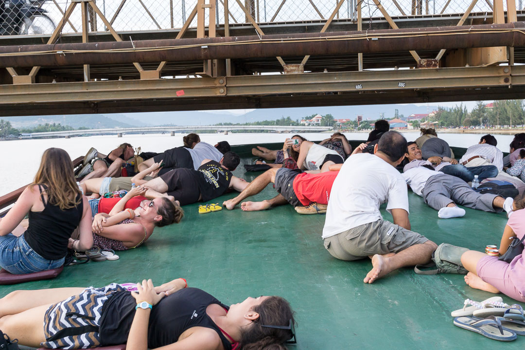 Auf Deck wirds bei jeder Brücke etwas eng. Im Hintergrund ist die ‘New Bridge’ zu erkennen