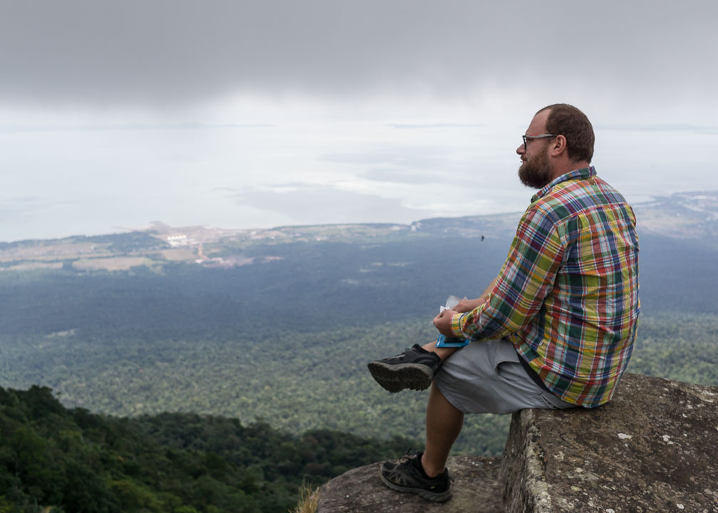 Im Grenzdschungel unten soll es Tiger geben. Oben gibts sehr seltene bunte Bären :)