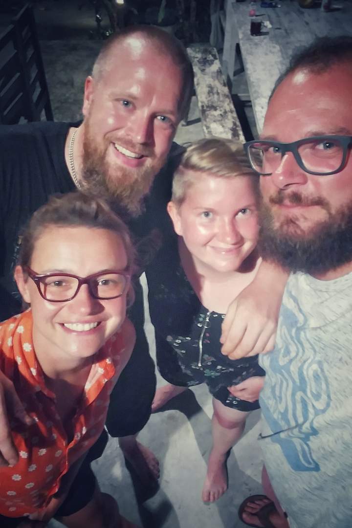 Hanna und Timo, zwei Finnen. Mit ihnen haben wir das Boot nach Una Una gechartert